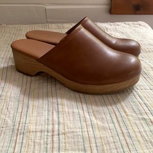 Universal Thread Wooden Slip On Clogs